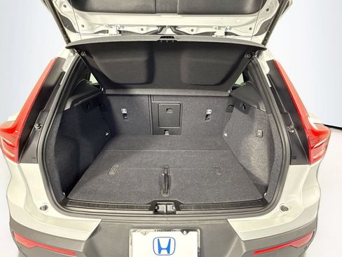 Used 2023 Volvo XC40 B5 Ultimate AWD/4WD image 28