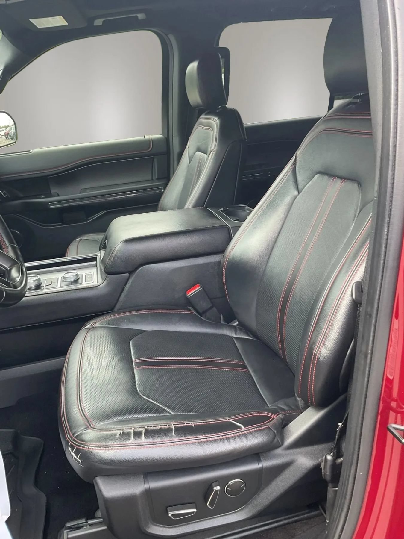 Used 2019 Ford Expedition Limited w/ Equipment Group 303A AWD/4WD image 26