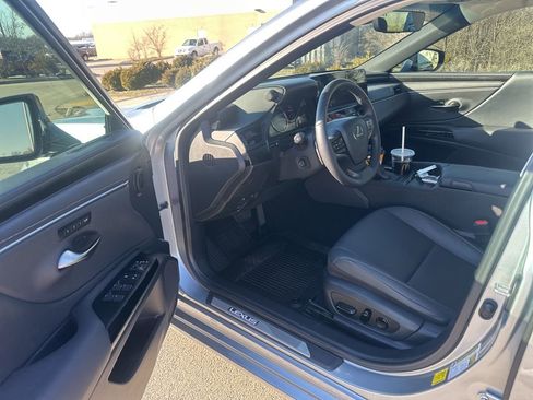 Used 2025 Lexus ES 350 w/ Accessory Package (Z2) image 6
