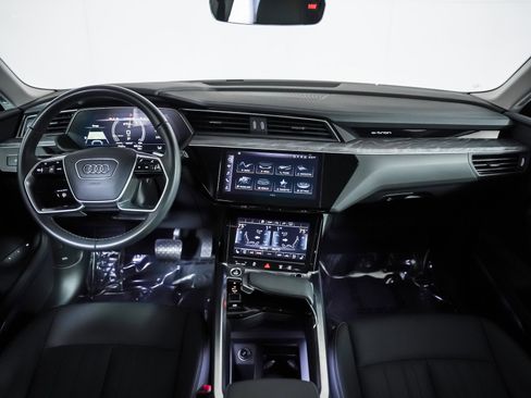 Used 2024 Audi Q8 e-tron Premium Plus image 10