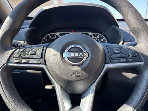 Used 2025 Nissan Altima 2.5 SV FWD image 28