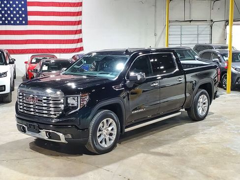 Used 2024 GMC Sierra 1500 Denali w/ Technology Package AWD/4WD image 42