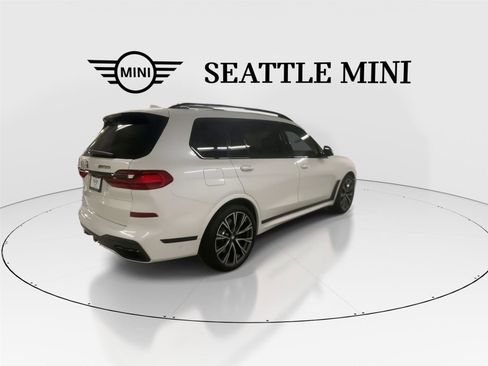 Used 2022 BMW X7 M50i AWD/4WD image 11