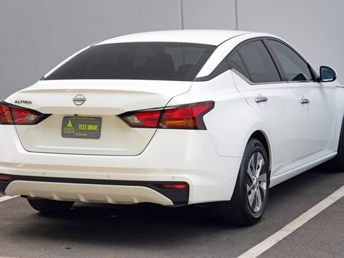 Used 2023 Nissan Altima 2.5 S FWD image 44