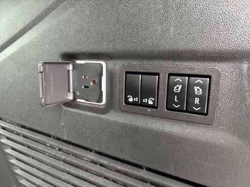 Used 2023 Chevrolet Suburban High Country w/ Premium Package 2 image 33