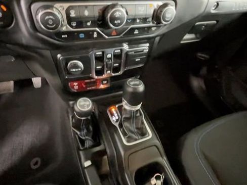 Used 2023 Jeep Wrangler Unlimited Rubicon 4xe w/ Cold Weather Group AWD/4WD image 35