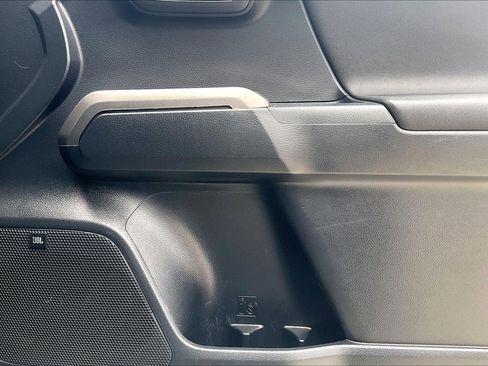 Used 2018 Toyota Tacoma TRD Sport image 21