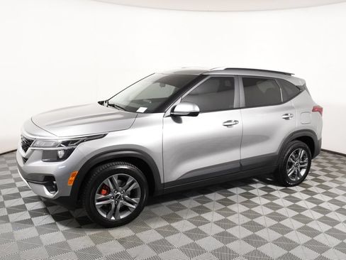 Used 2023 Kia Seltos S w/ Navigation Package AWD/4WD image 2