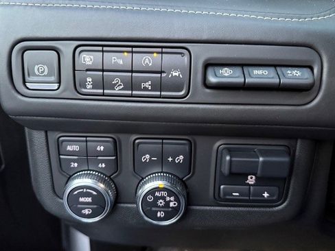Used 2023 GMC Yukon XL Denali Ultimate image 37