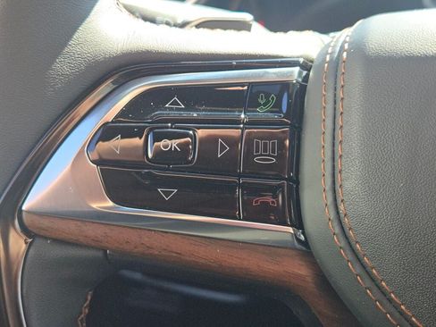 Used 2023 Jeep Grand Cherokee Summit w/ Luxury Tech Group V AWD/4WD image 31