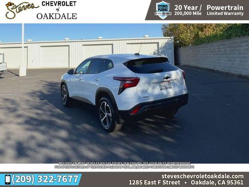 Certified 2025 Chevrolet Trax RS w/ Sunroof Package image 9