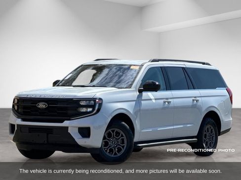 Used 2025 Ford Expedition Max Active AWD/4WD image 2