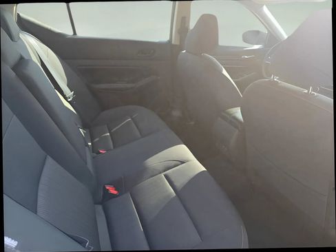 Used 2024 Nissan Altima 2.5 SV FWD image 19