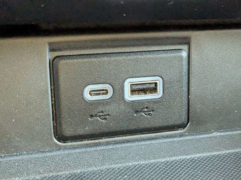 Used 2024 GMC Yukon SLT image 25