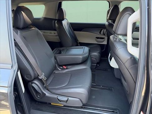 Used 2022 Kia Carnival LX FWD image 38