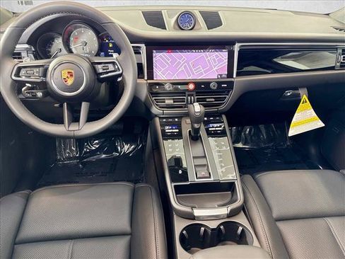 Used 2026 Porsche Macan AWD/4WD image 21