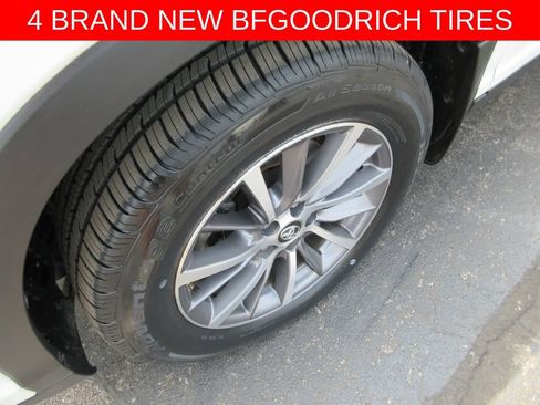 Used 2019 Toyota Highlander XLE AWD/4WD image 3