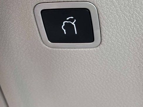 Used 2019 Chrysler Pacifica Touring-L Plus w/ Advanced Safetytec Group FWD image 7