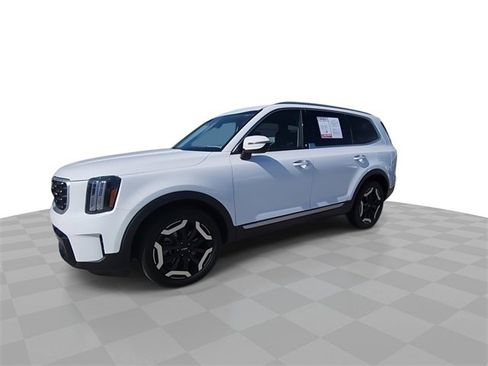 Used 2023 Kia Telluride S w/ S Sunroof Package image 4