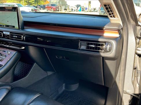 Used 2023 Lincoln Aviator Reserve w/ Equipment Group 201A image 18