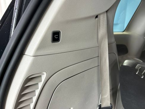 Used 2024 Chrysler Pacifica Limited FWD image 41