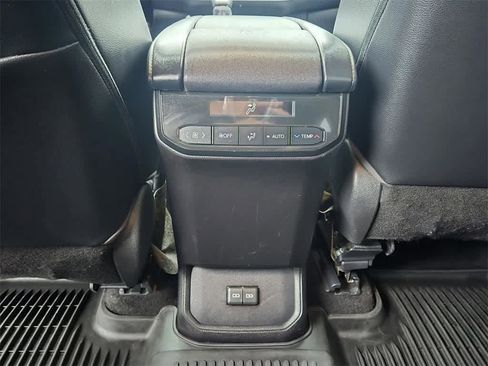 Used 2023 Toyota Highlander XLE image 13