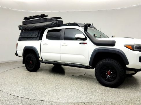 Used 2018 Toyota Tacoma TRD Pro AWD/4WD image 3