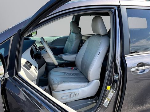 Used 2012 Toyota Sienna XLE w/ Premium Pkg FWD image 21
