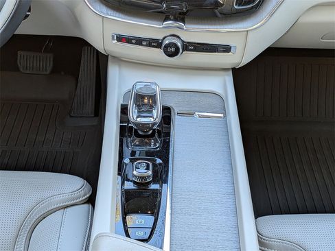 Certified 2023 Volvo XC60 B5 Ultimate w/ Protection Package Premier image 20