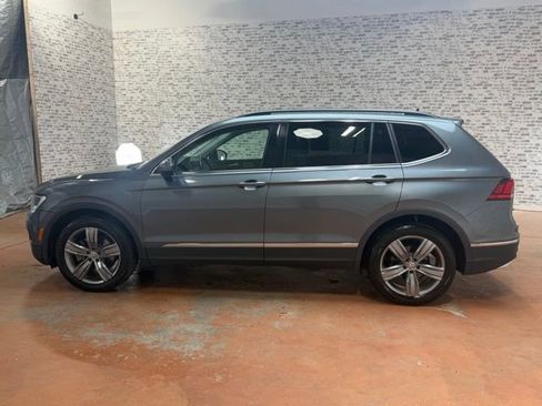 Used 2018 Volkswagen Tiguan SE w/ Panoramic Sunroof Package image 4