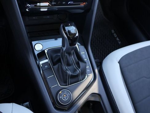 New 2026 Volkswagen Taos SE image 21