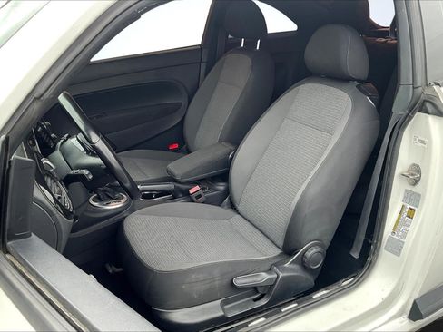 Used 2018 Volkswagen Beetle S image 22