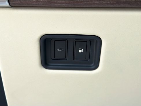 New 2026 Land Rover Range Rover SE image 36