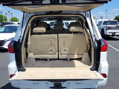 Used 2017 Lexus LX 570 4WD image 31