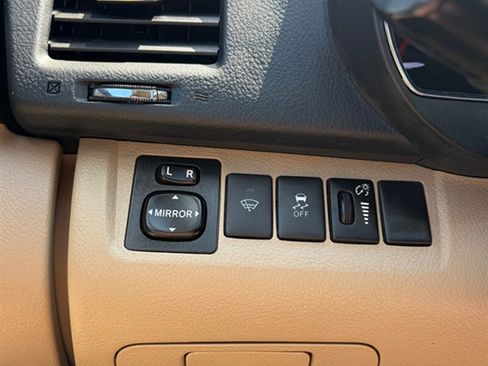 Used 2013 Toyota Highlander Plus AWD/4WD image 19
