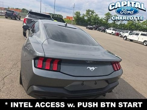 Used 2025 Ford Mustang Coupe RWD image 5