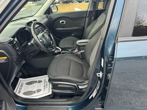Used 2019 Kia Soul + image 10