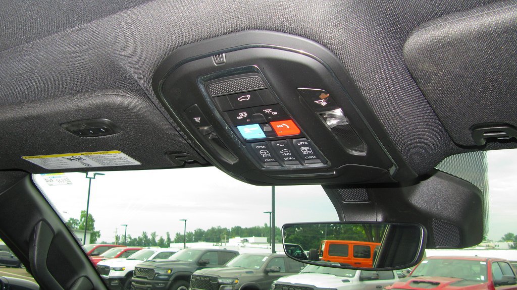Used 2025 Jeep Wagoneer Series II w/ Convenience Group I AWD/4WD image 23