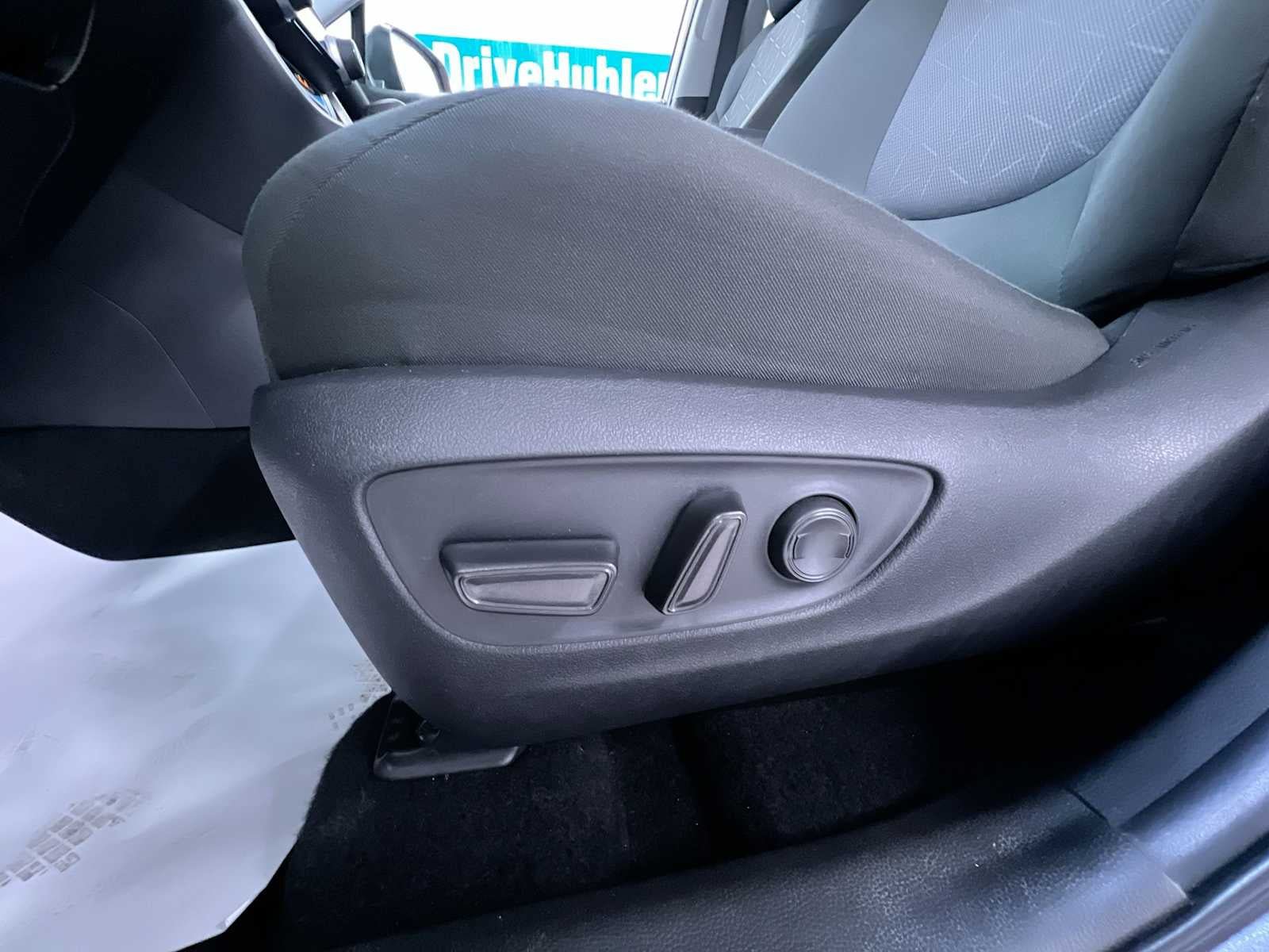 Used 2025 Toyota RAV4 XLE AWD/4WD image 13