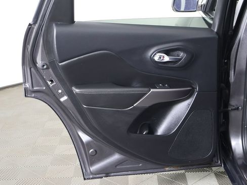 Used 2019 Jeep Cherokee Limited AWD/4WD image 26