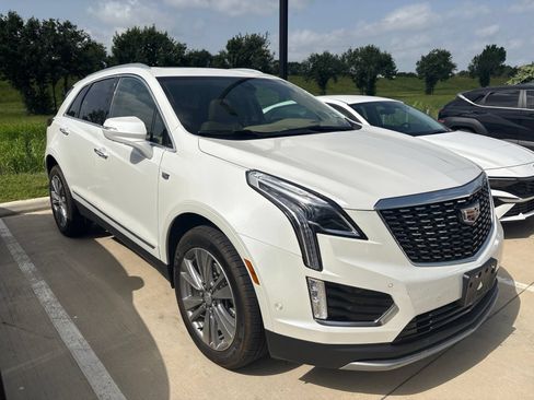 Used 2023 Cadillac XT5 Premium Luxury w/ Platinum Package FWD image 3