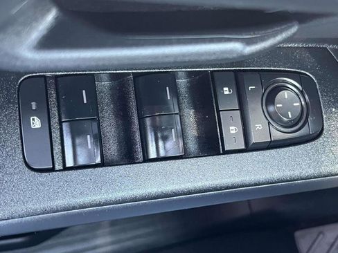 Used 2025 Toyota 4Runner SR5 AWD/4WD image 27
