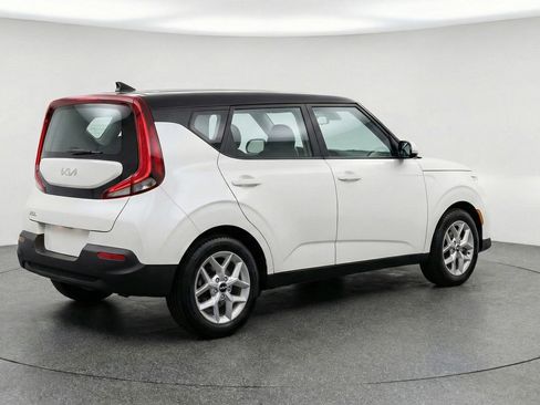 Used 2025 Kia Soul LX w/ LX Technology Package FWD image 9