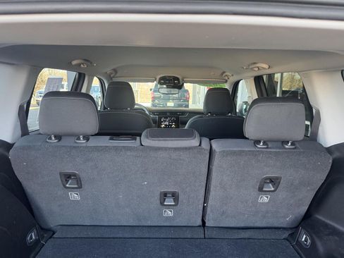 Used 2024 Jeep Grand Cherokee Altitude image 8