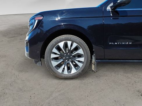 Used 2025 Ford Expedition Max Platinum w/ Driver's Package AWD/4WD image 9