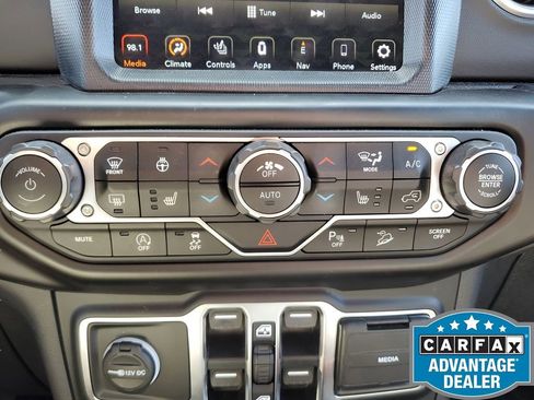 Used 2020 Jeep Wrangler Unlimited Sahara image 25