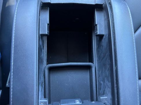 Used 2021 Toyota Highlander XLE image 32