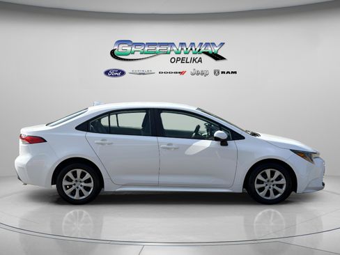 Used 2023 Toyota Corolla LE image 2