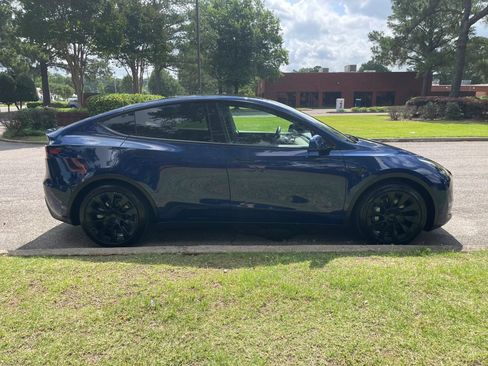 Used 2022 Tesla Model Y Long Range AWD/4WD image 6