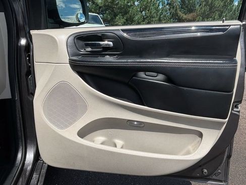 Used 2017 Dodge Grand Caravan SXT FWD image 25